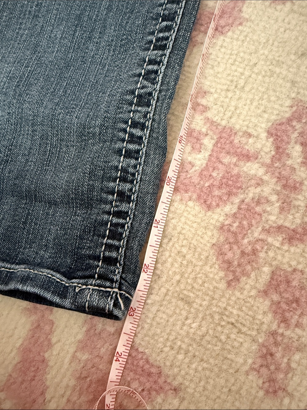Mudd Women's Faded Blue Straight-Leg Jean Capris - Picture 2 of 4